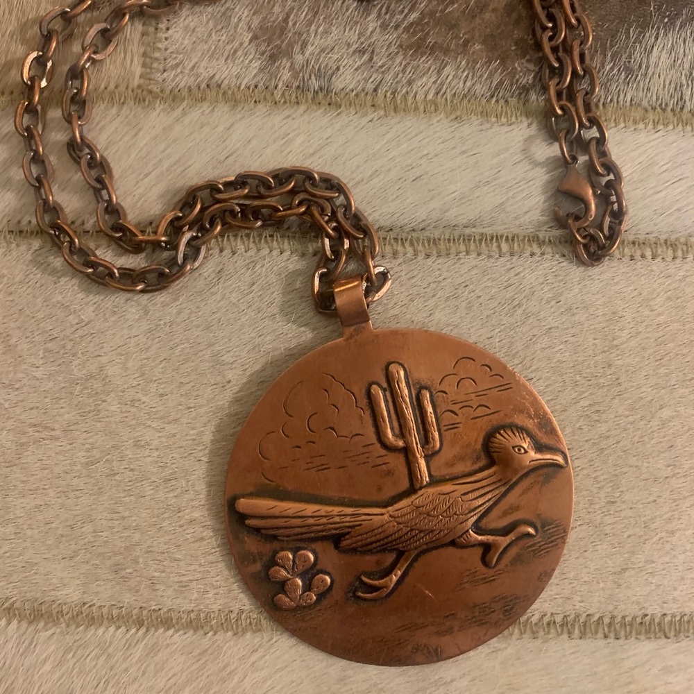 STATEMENT NECKLACE